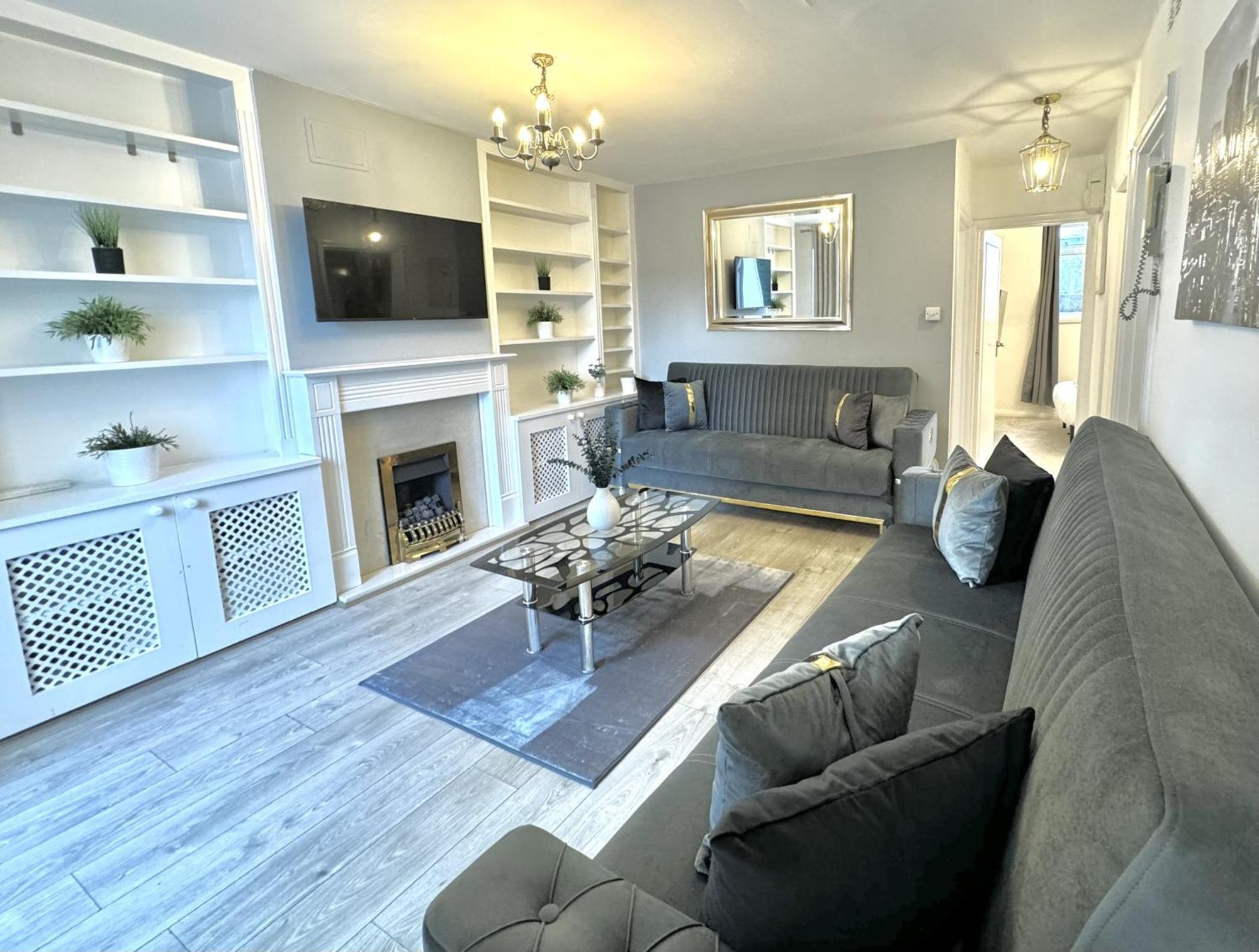 Newly Renovated Kensington 2 Bedroom Apartment With Balcony Near Harrods Sleeps 6, 2 Min Walk From Station London Bagian luar foto
