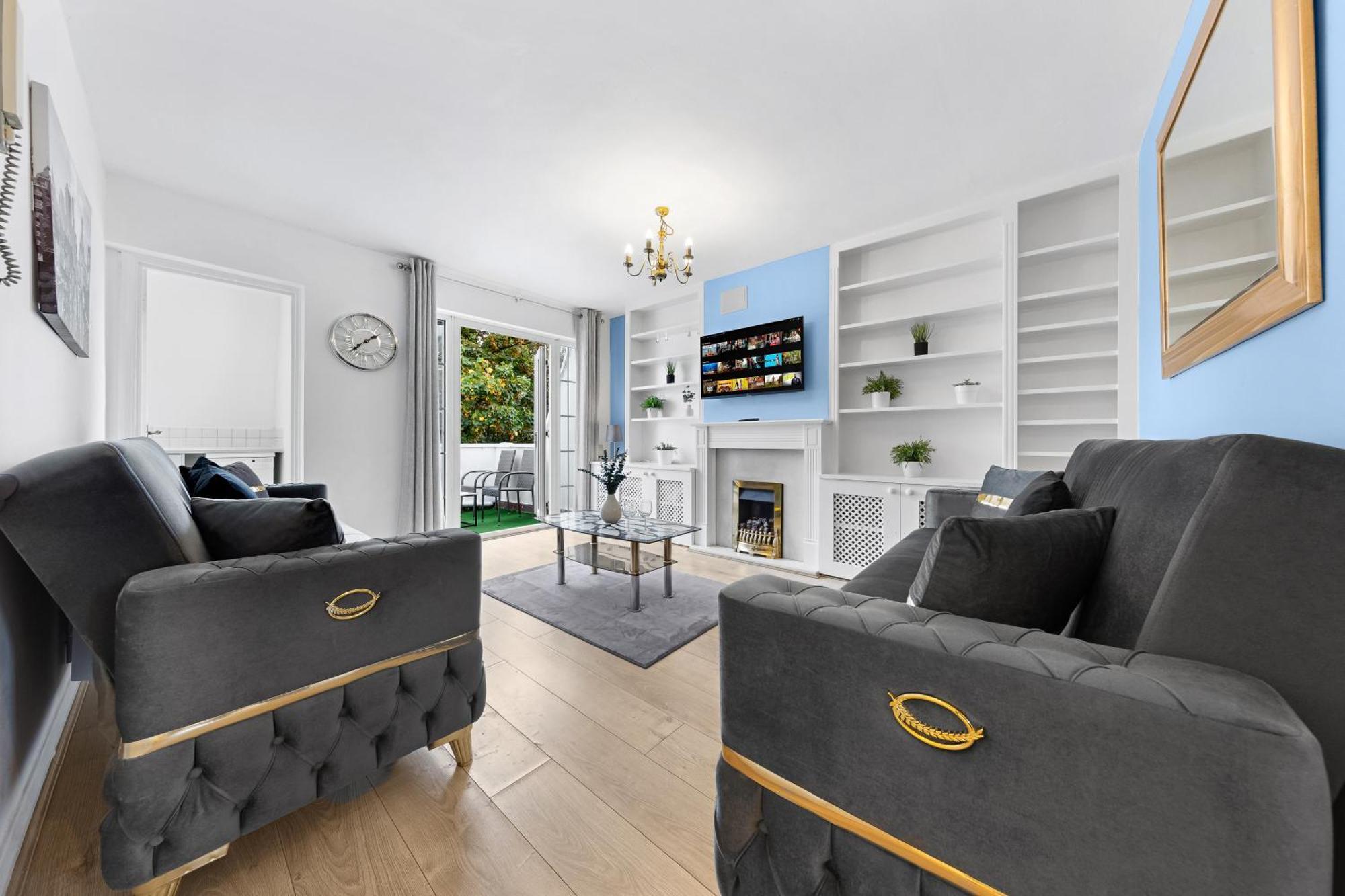 Newly Renovated Kensington 2 Bedroom Apartment With Balcony Near Harrods Sleeps 6, 2 Min Walk From Station London Bagian luar foto