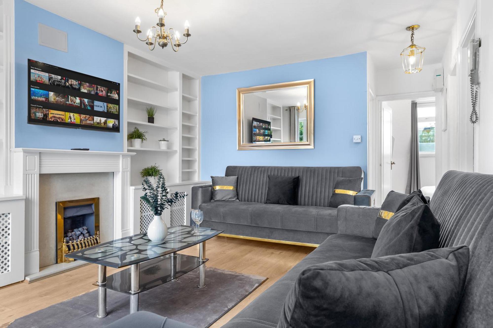 Newly Renovated Kensington 2 Bedroom Apartment With Balcony Near Harrods Sleeps 6, 2 Min Walk From Station London Bagian luar foto