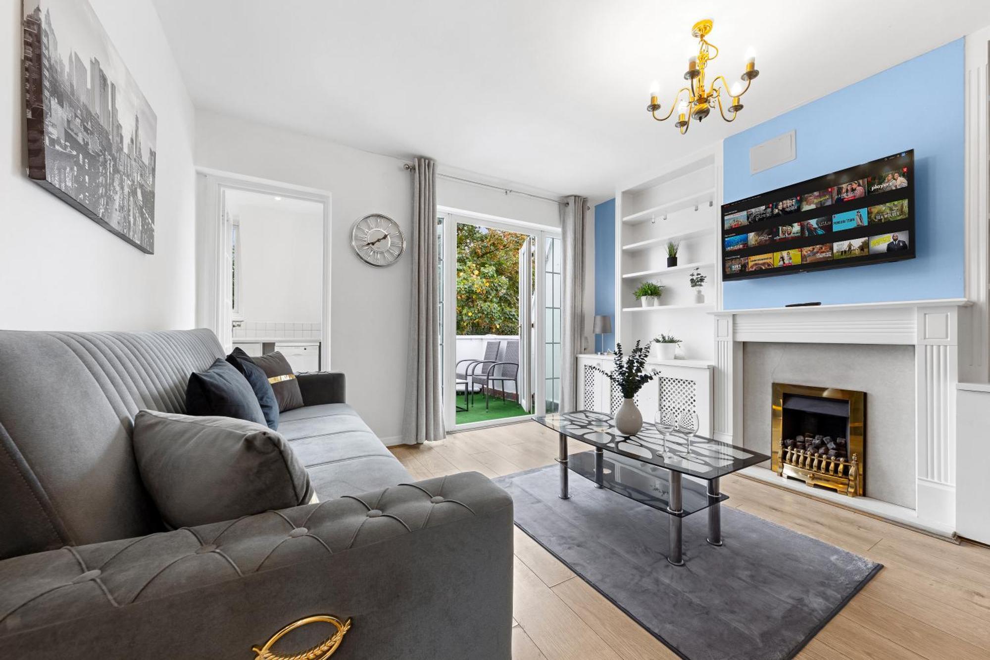 Newly Renovated Kensington 2 Bedroom Apartment With Balcony Near Harrods Sleeps 6, 2 Min Walk From Station London Bagian luar foto