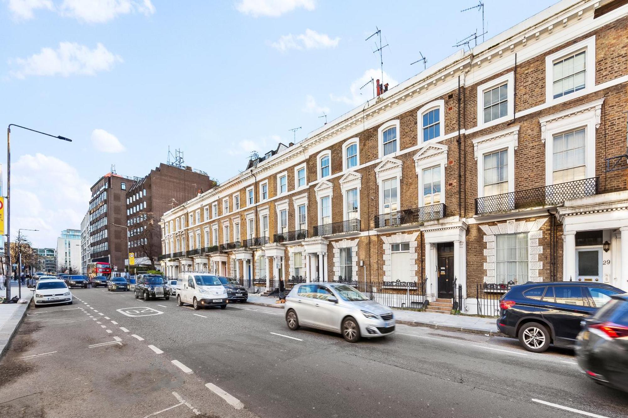 Newly Renovated Kensington 2 Bedroom Apartment With Balcony Near Harrods Sleeps 6, 2 Min Walk From Station London Bagian luar foto