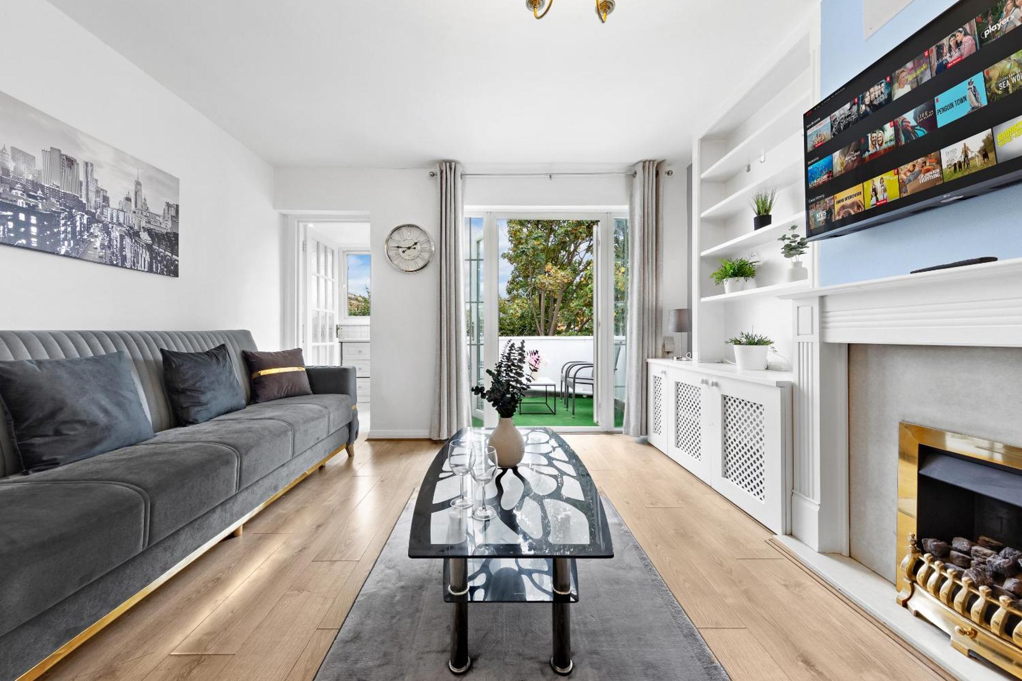 Newly Renovated Kensington 2 Bedroom Apartment With Balcony Near Harrods Sleeps 6, 2 Min Walk From Station London Bagian luar foto
