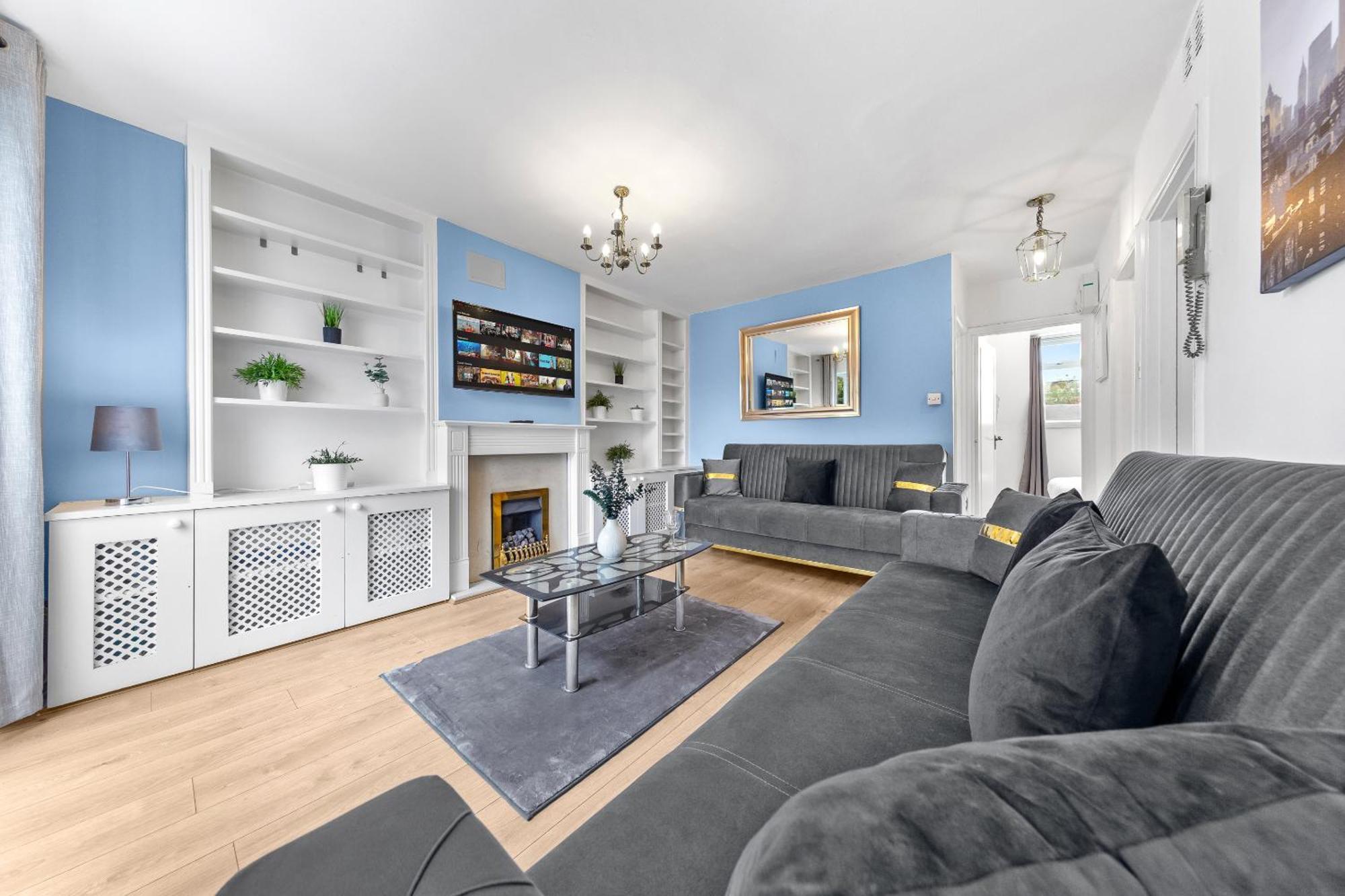 Newly Renovated Kensington 2 Bedroom Apartment With Balcony Near Harrods Sleeps 6, 2 Min Walk From Station London Bagian luar foto