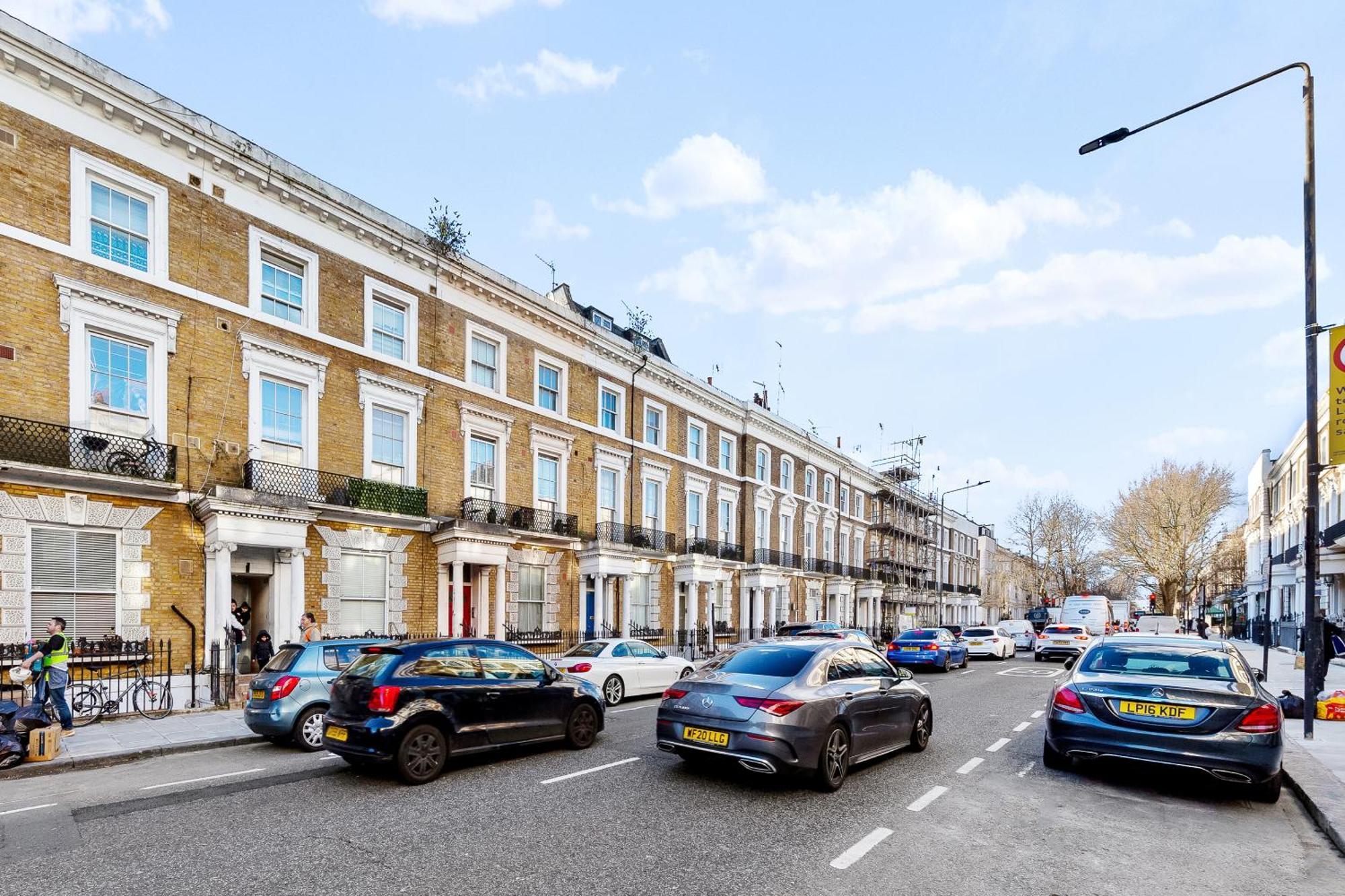 Newly Renovated Kensington 2 Bedroom Apartment With Balcony Near Harrods Sleeps 6, 2 Min Walk From Station London Bagian luar foto